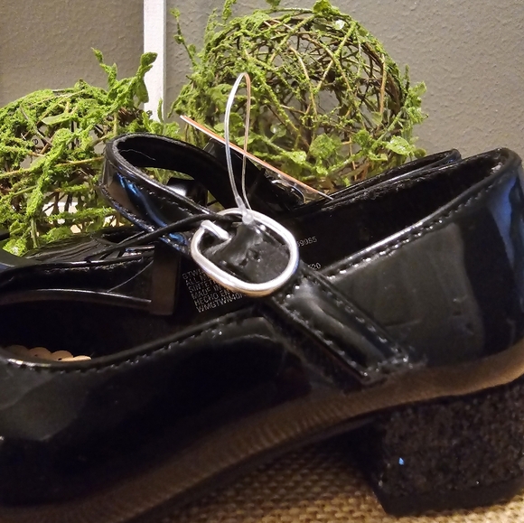 Wonder Nation Black Classic Dress Heels, Toddler Girl's, size 8 - Picture 5 of 7
